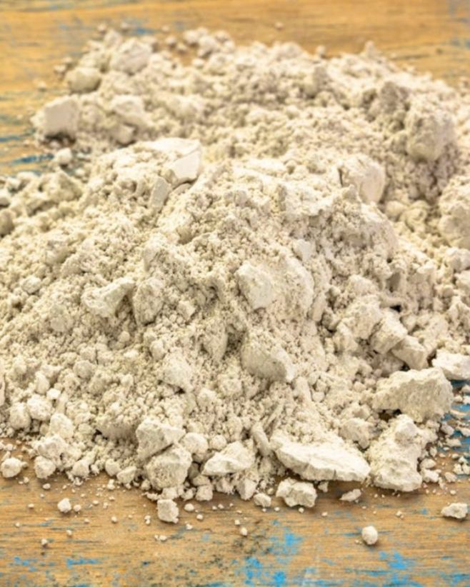 Detox. Lepší pleť. Silnější nehty. Hubnutí. Přesně takhle se o křemelině mluví. A přesně takhle jsem na ni nahlížel –...