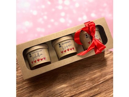 Dárková ořechová krabička s eko kelímky zamilovaná s mašlí