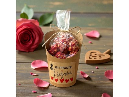 lyofilizované maliny v bílé čokoládě v celofánku a kelímku jsi prostě k sežrání