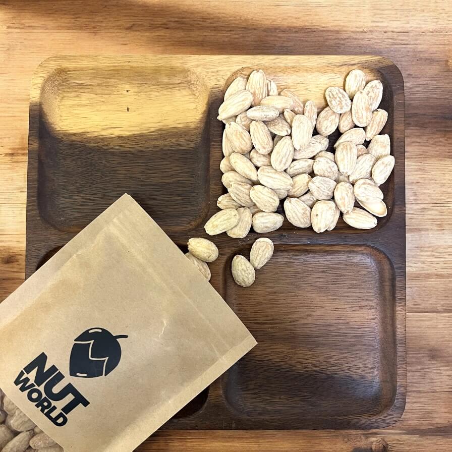 Mandle loupané pražené solené JUMBO — náhled 2