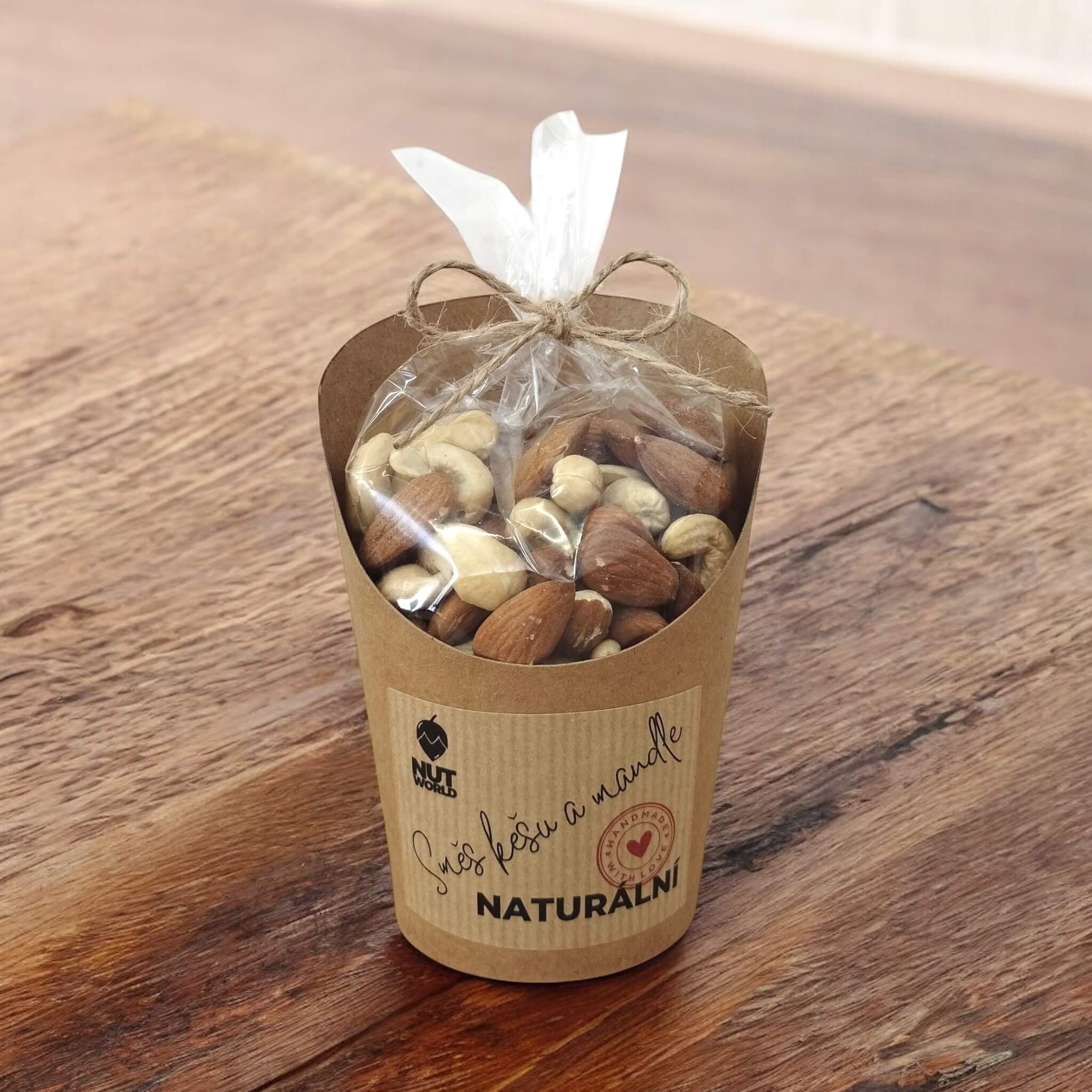 Levně Směs kešu a mandlí natural v celofánku a kelímku 180g