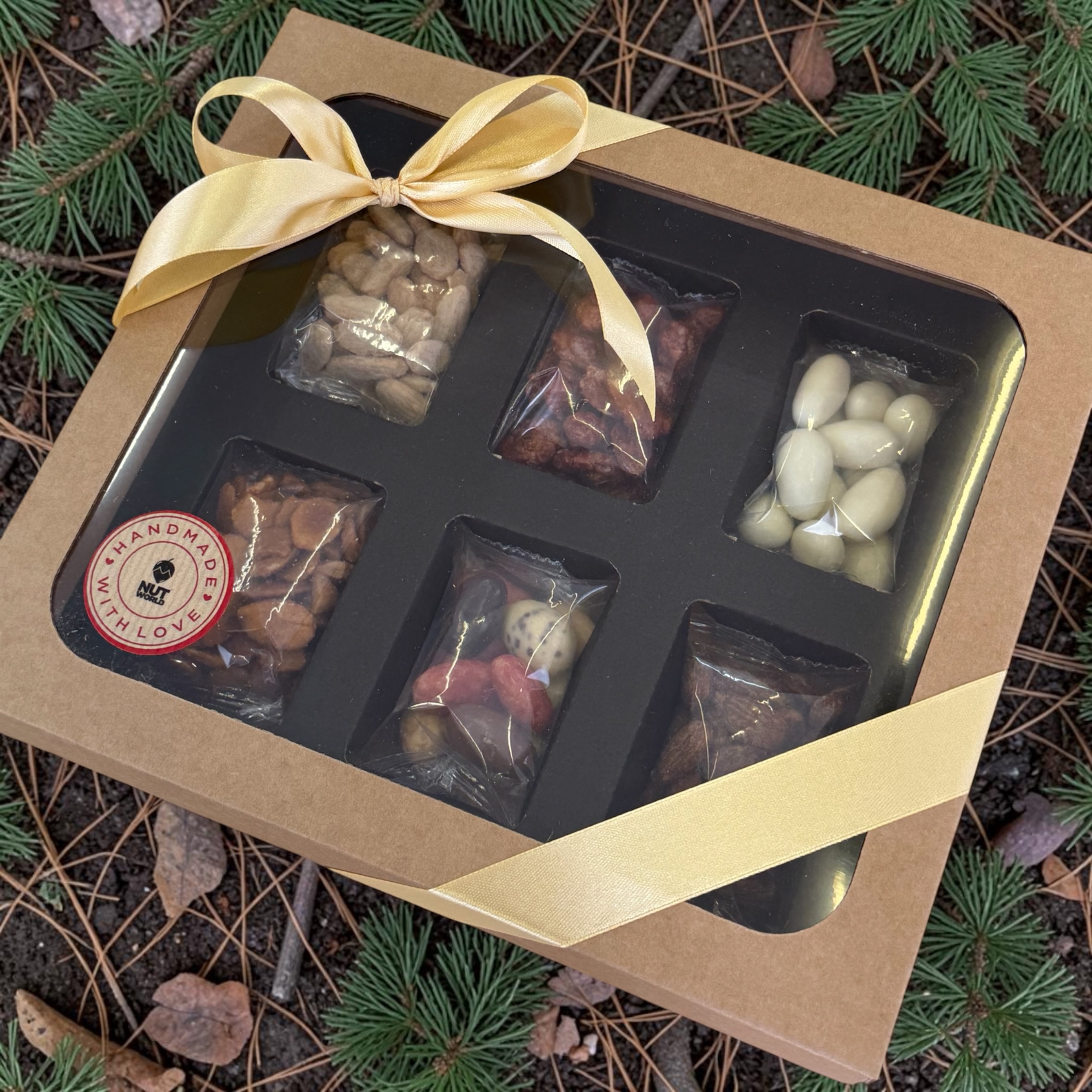 Nutworld.cz Dárková krabička 6x50g - Mandlový mix