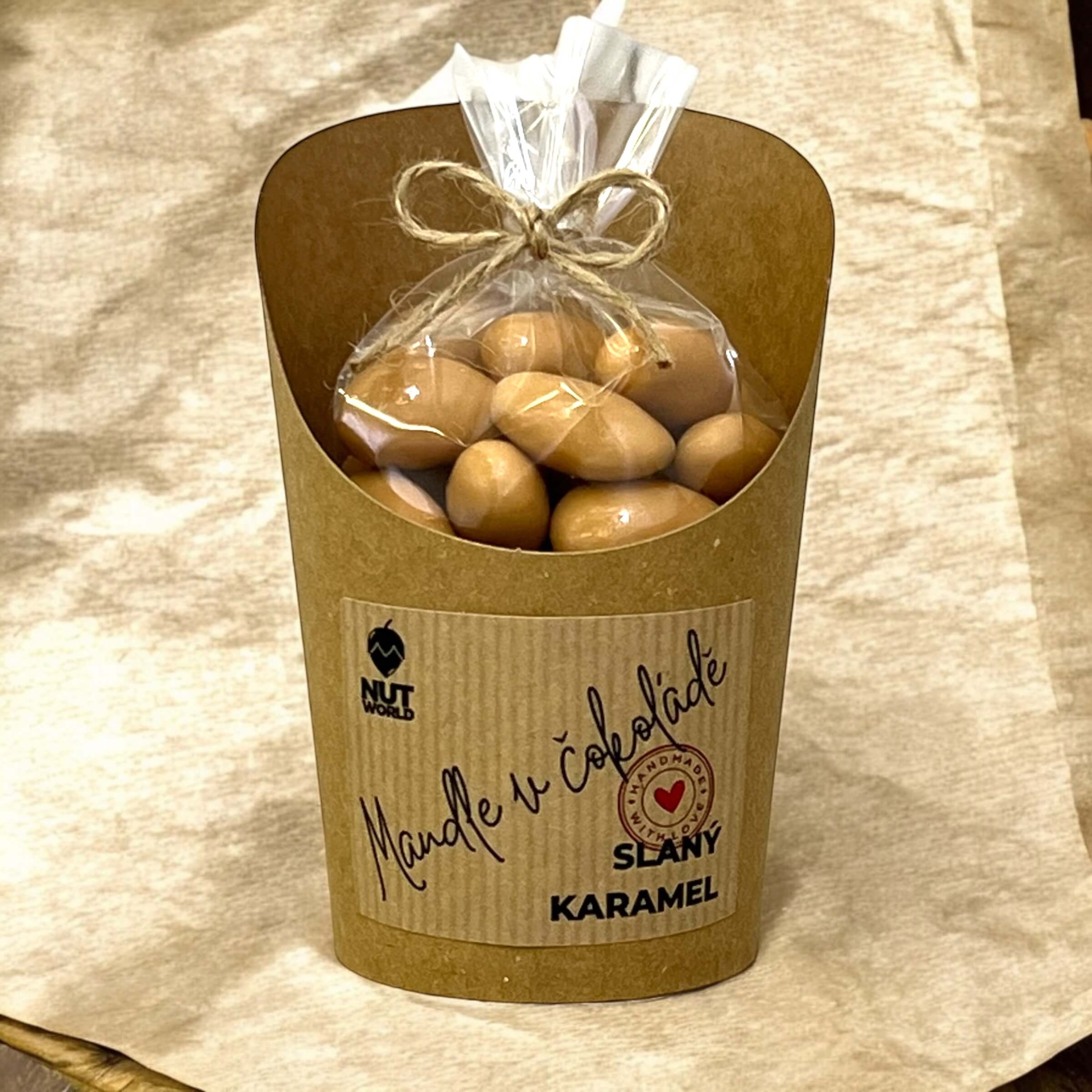 Mandle ve slaném karamelu