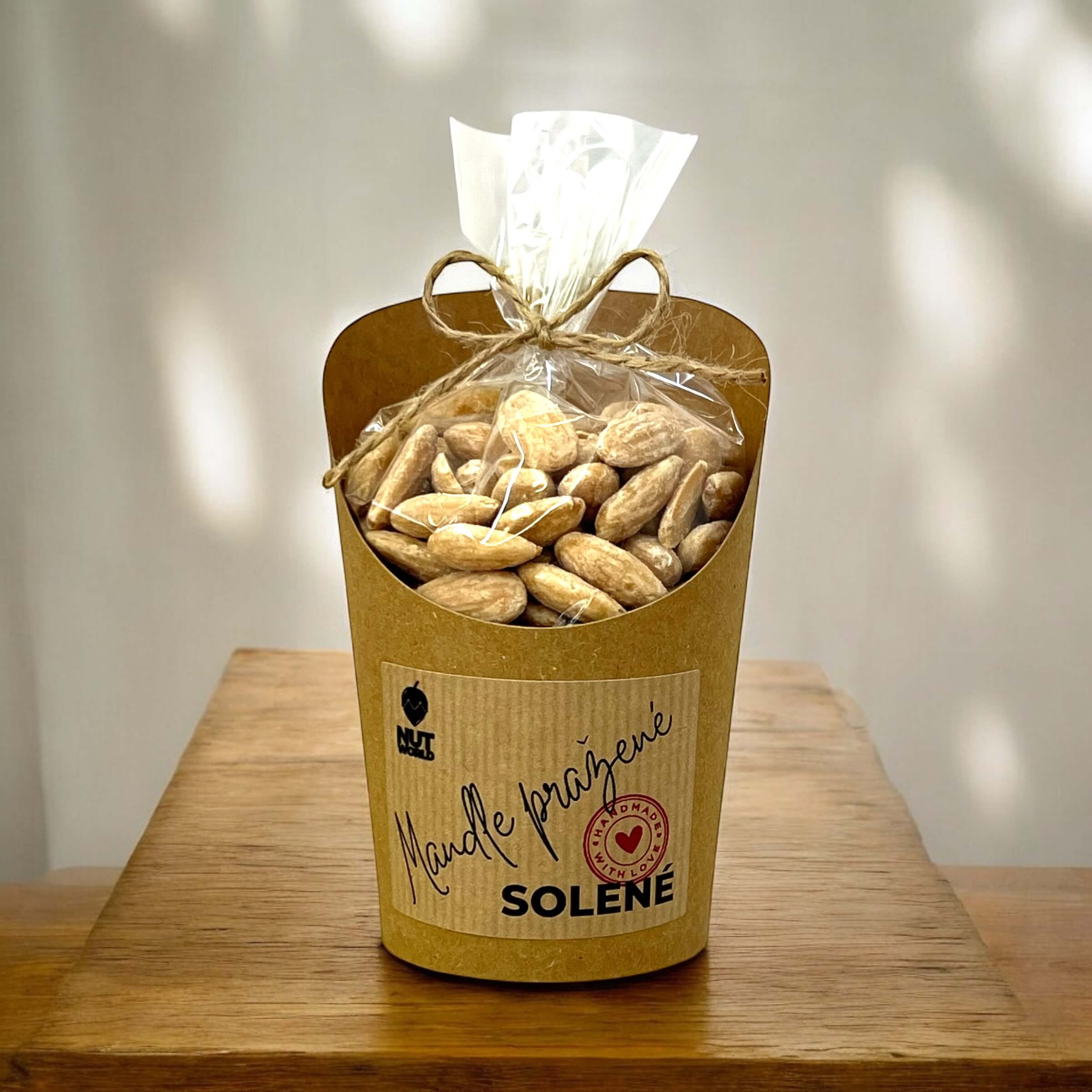 Levně Mandle loupané pražené solené v celofánku a kelímku 180g