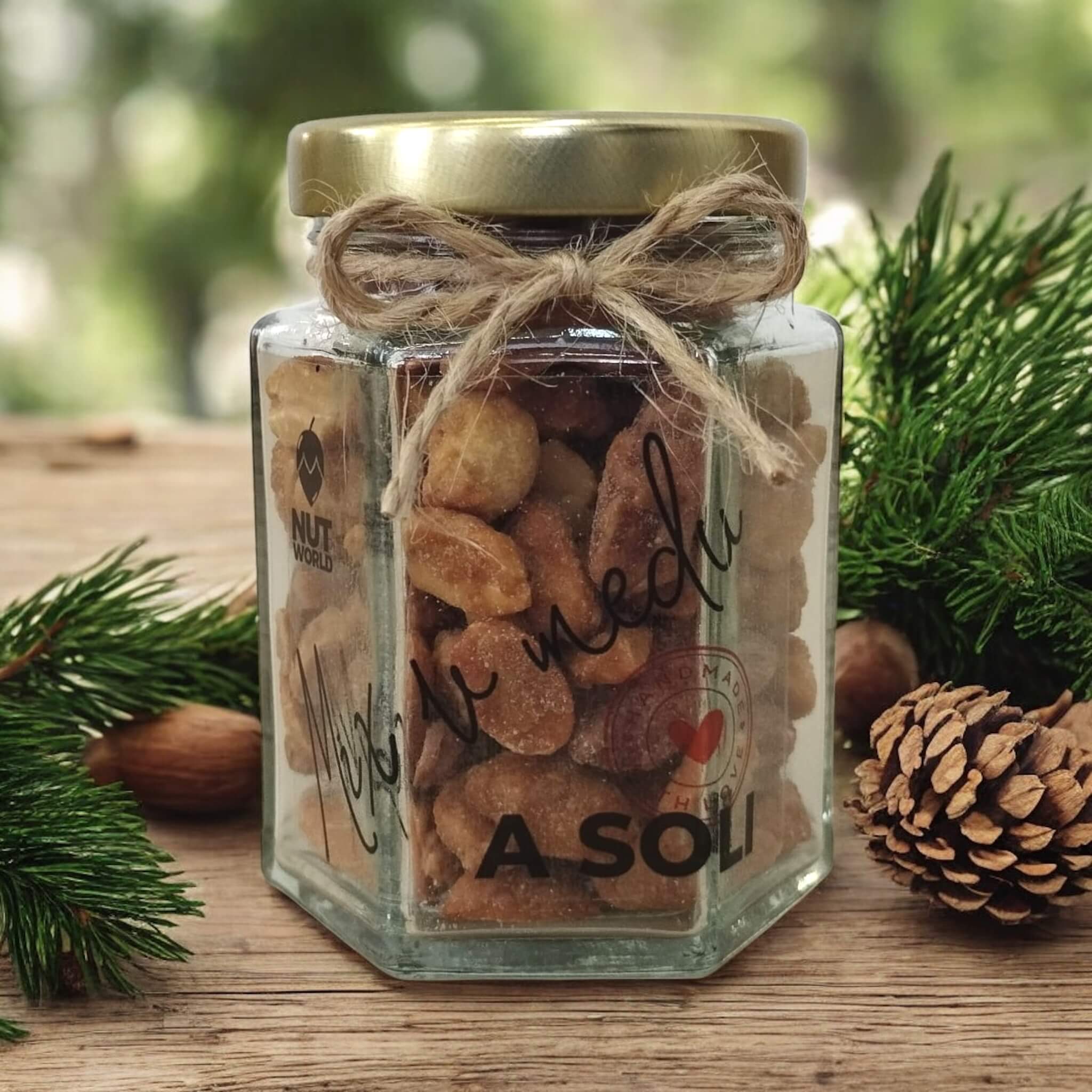 Mix ořechů v medu a soli