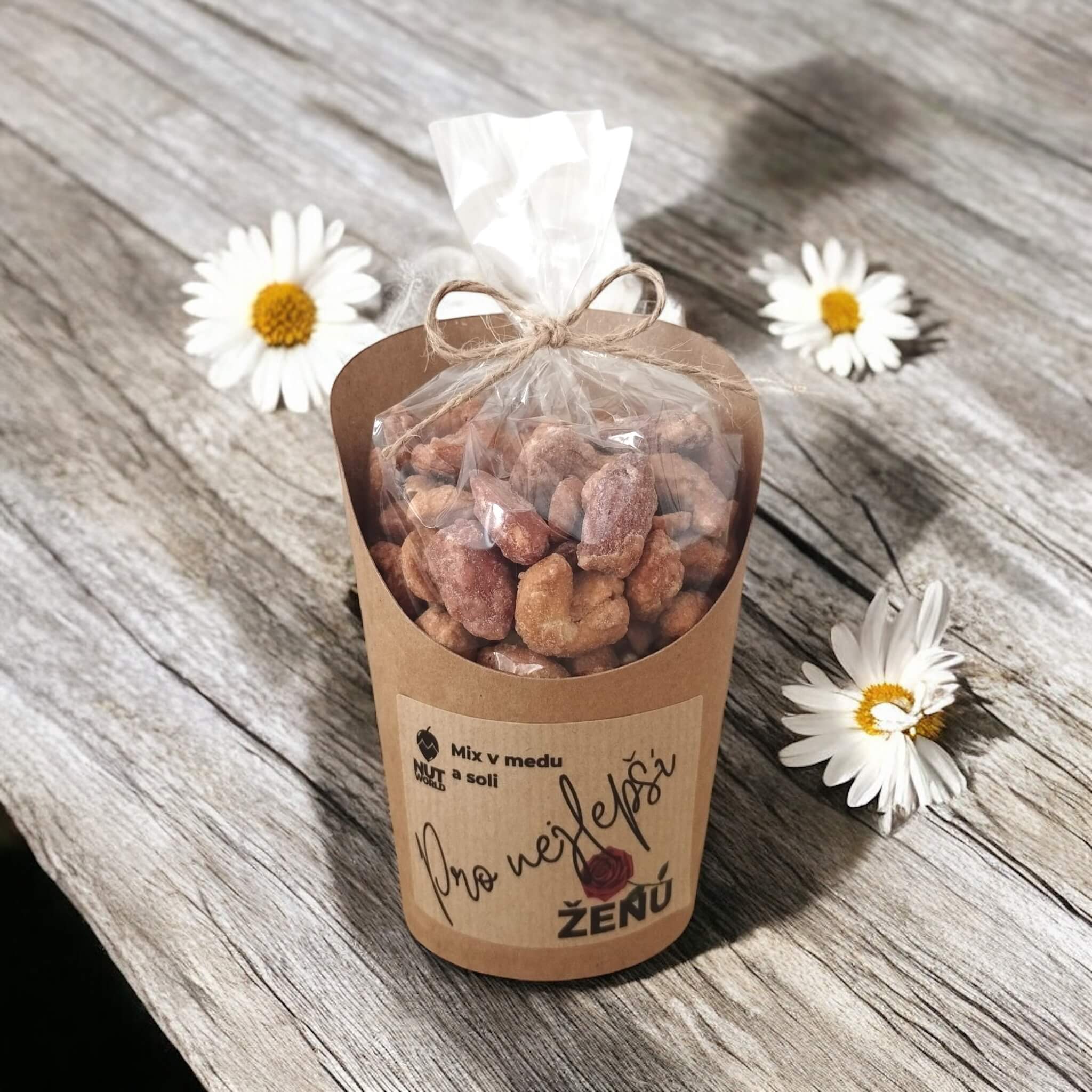 Levně Mix ořechů v medu a soli v celofánku a kelímku 180g - PRO NEJLEPŠÍ ŽENU