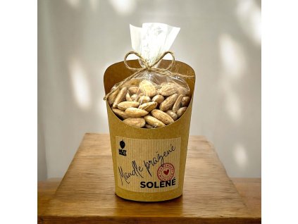 mandle pražené solené orechový darek celofánek a kelimek