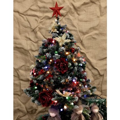 Umelý vianočný stromček so stojanom a ozdobami