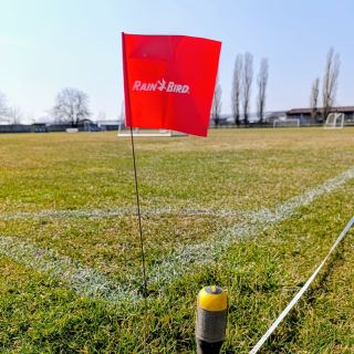 Prípravy na sezónu vrcholia! ⚽️ Vytyčujeme trasu pre nový automatický závlahový systém, aby bol trávnik počas celého roka...