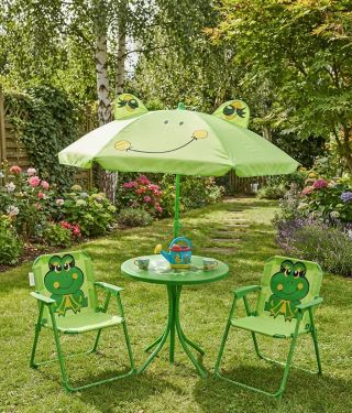 🐸 Nové kráľovstvo pre vašich najmenších! Predstavujeme detské záhradné sedenie Žabka! 🐸 ​Pripravte sa na leto plné zábavy,...