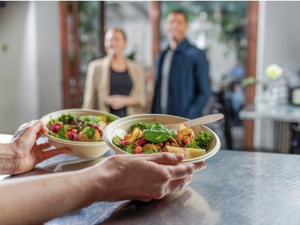 hf5101 pure fibre 0238 salad bowls people in background2 x1400