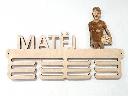 vyr 437vesak na medaile sileueta z fotografie