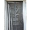 Síť proti hmyzu na balkonové a terasové dveře 110x210cm, tmavá, zesílená (16)