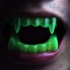 Umělé upíří zuby svítící ve tmě pro halloweenskou párty (6)