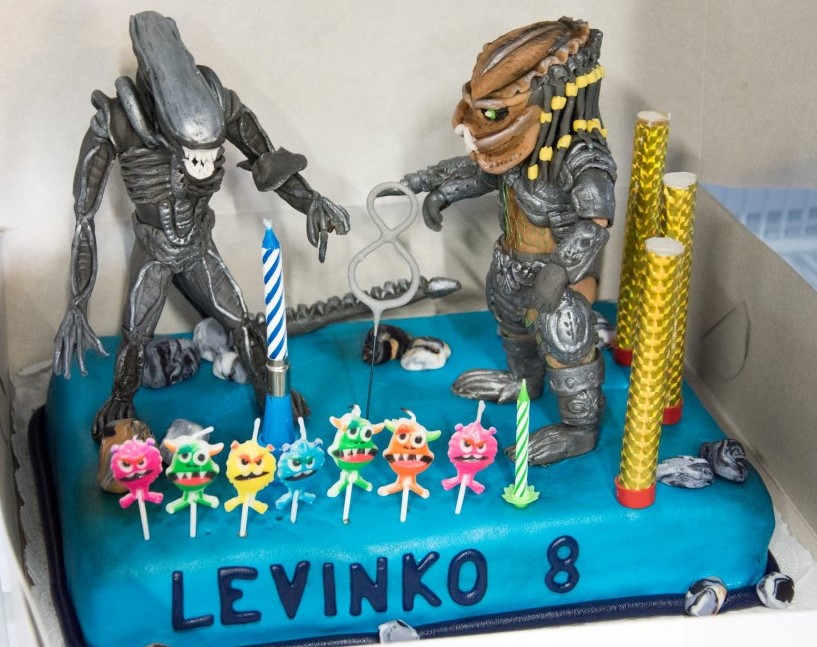 Beata Bradacova - jedlé figúrky Predátor a Votrelec