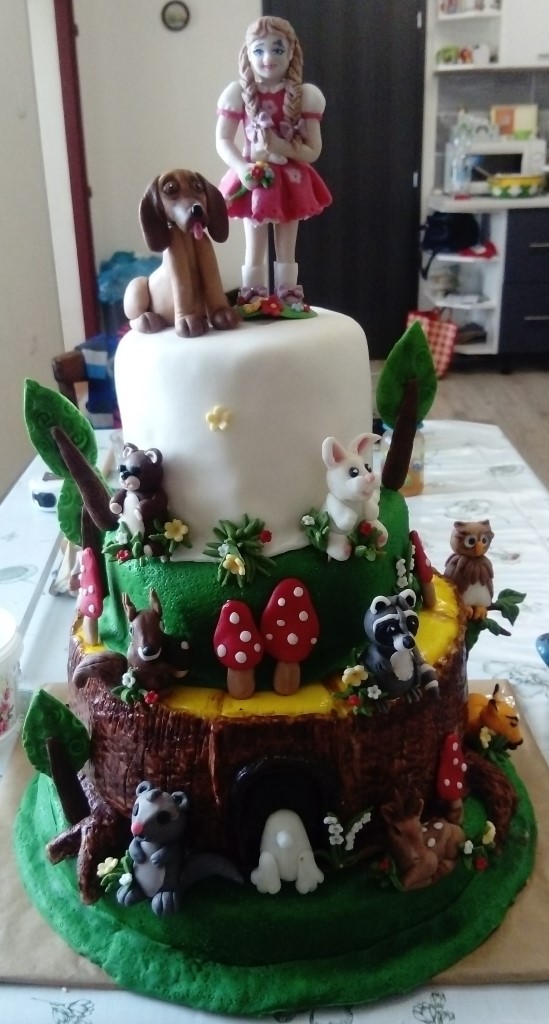 p. Peniaková - šľahačka, poťahová hmota, farby, tácka, figúrky, ...