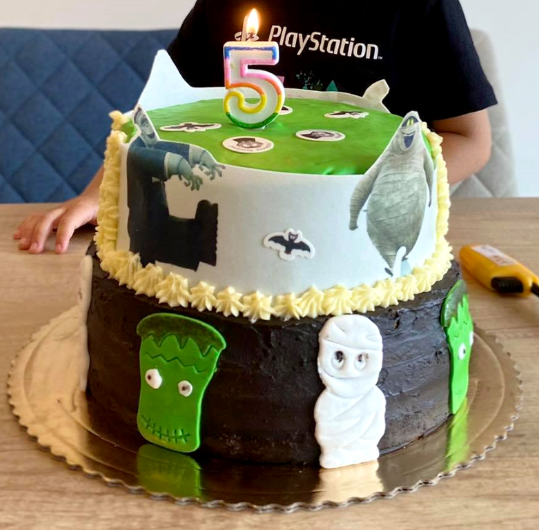 S. Figová - jedlé obrázky + vysekávané dekorácie z JO, zelená Funcakes hmota, sviečka