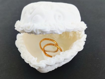 Obrúčky a svadobná šperkovnica dekoračný výrobok na tortu