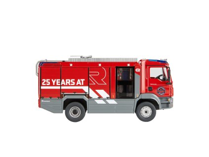 17583 model at 25 rokov at