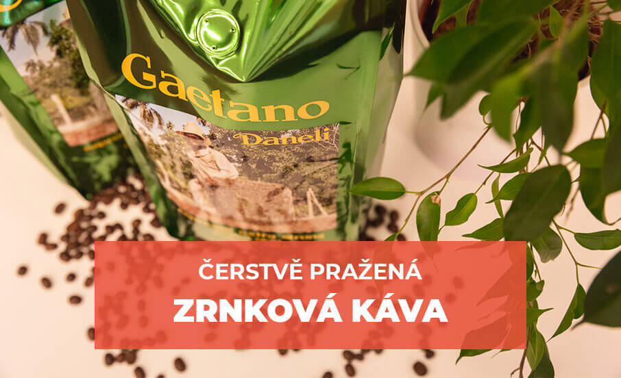 Čerstvě pražená zrnková káva