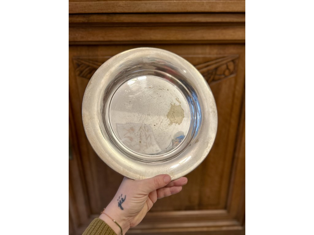 ITALSKÁ KULATÁ KOVOVÁ POSTŘÍBŘENÁ MÍSA SERRA ROMA