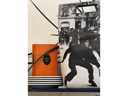 DESIGNOVÁ TAŠKA Z BANNERU PAŘÍŽSKÁ DEMONSTRACE 1968 BRUNO BARBEY