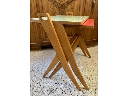 BRUSELSKÉ HNÍZDOVÉ BUKOVÉ STOLKY UMAKART