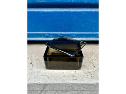 FUNKCIONALISTICKÁ DÓZA KOUŘOVÉ SKLO INICIÁLY FB