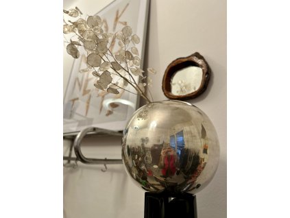 VELKÁ KULATÁ KOVOVÁ POSTŘÍBŘENÁ VÁZA