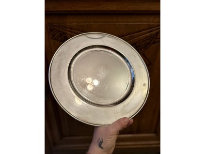 KULATÝ KOVOVÝ POSTŘÍBŘENÝ TÁC TALÍŘ