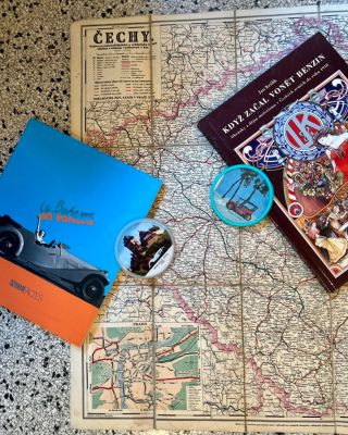 NA CESTĚ #4 I Veteráni Kniha Když zavoněl benzin: obrázky z dějin motorismu v Českých zemích do roku 1918 z roku 2001. 143...