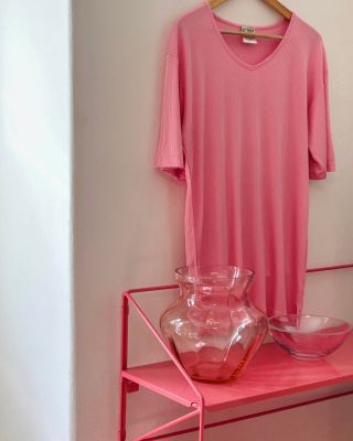 PINK #5 Nádherná hutní váza z rosalinového skla, ta největší z kolekce Marika od Klimchi, s vertikálním swirlem....
