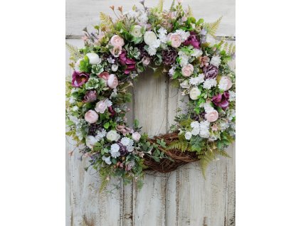 Celoroční věnec s růžemi
