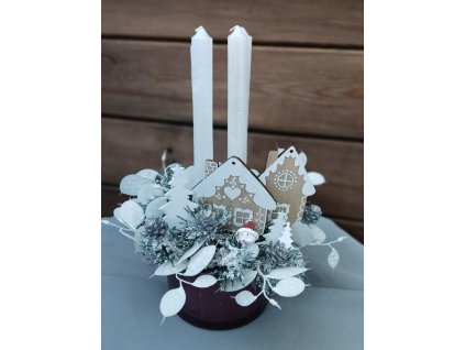 Adventní svícen s domečky a sněhulákem