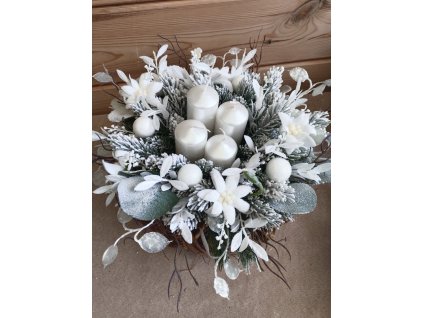 Adventní vánoční zasněžený věnec