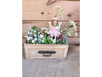 Květinová dekorace s vílou v šuplíku