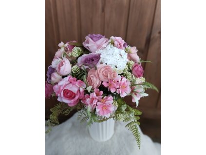 Kytice fialovo růžové růže