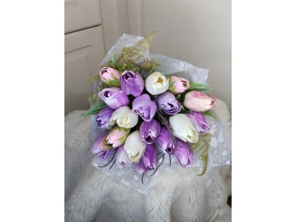 Kytice tulipánů s kapradím