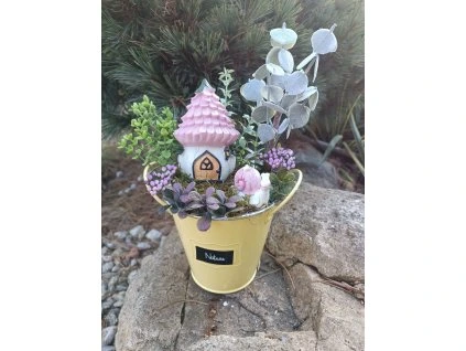 Celoroční dekorace v kyblíčku