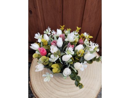 Jarní aranžmá v keramické misce