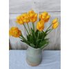 Kytice žlutých tulipánů