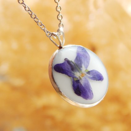 nahrdelnik pravy kvet fialka violka obduro jewellery