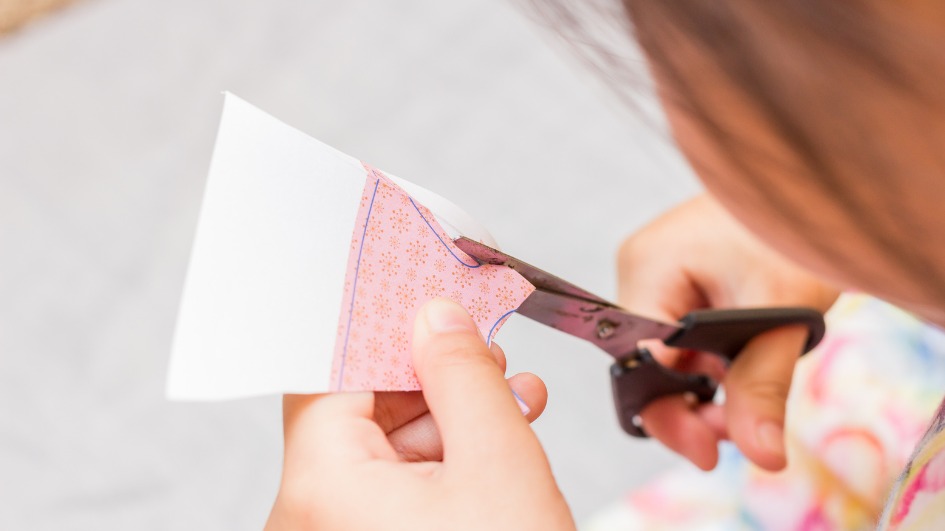 Stříhání jako pomoc při léčení dětského traumatu