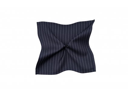 Tmavě modrý kapesníček s bílým pruhem