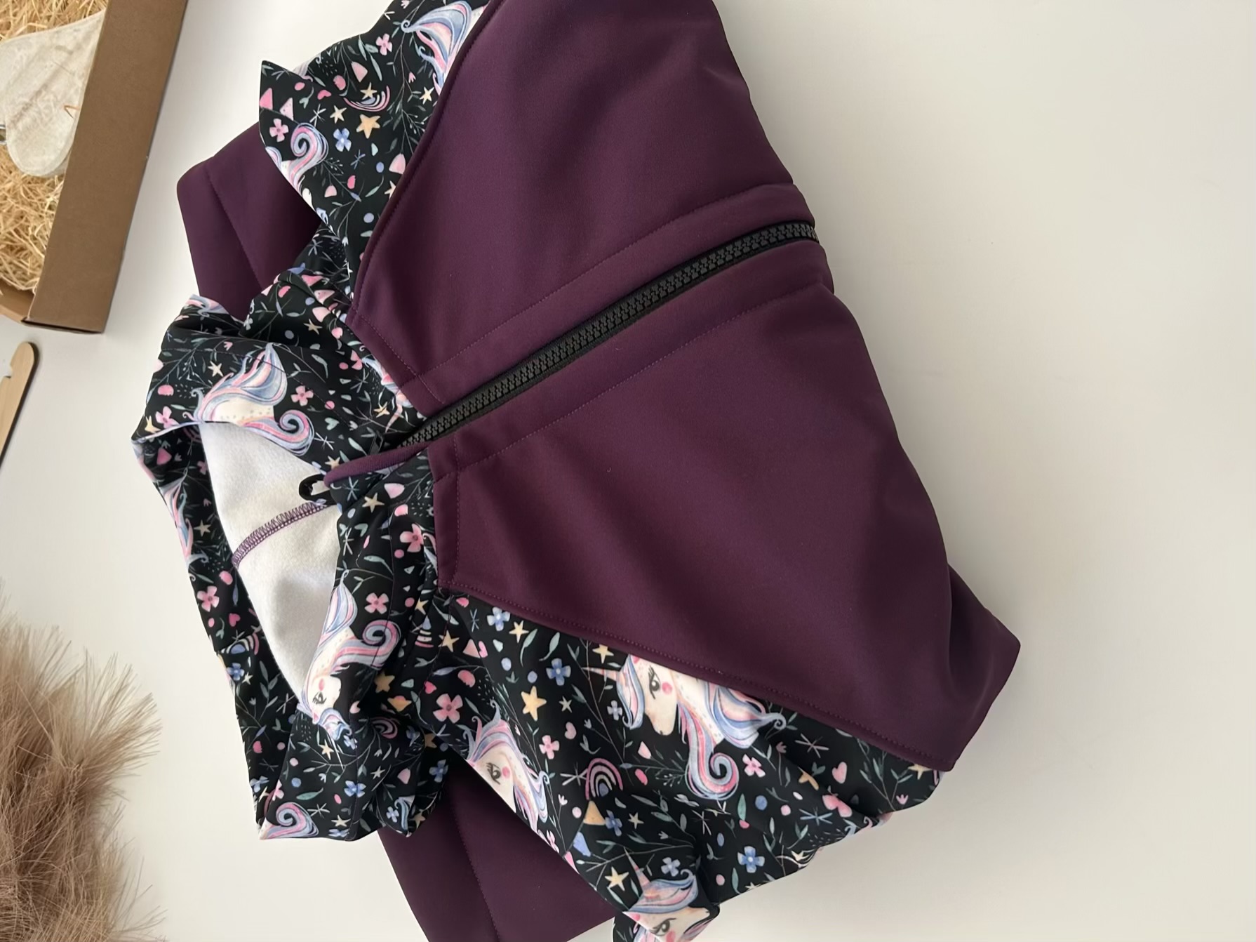 Co je rostoucí oblečení a proč ho rodiče milují