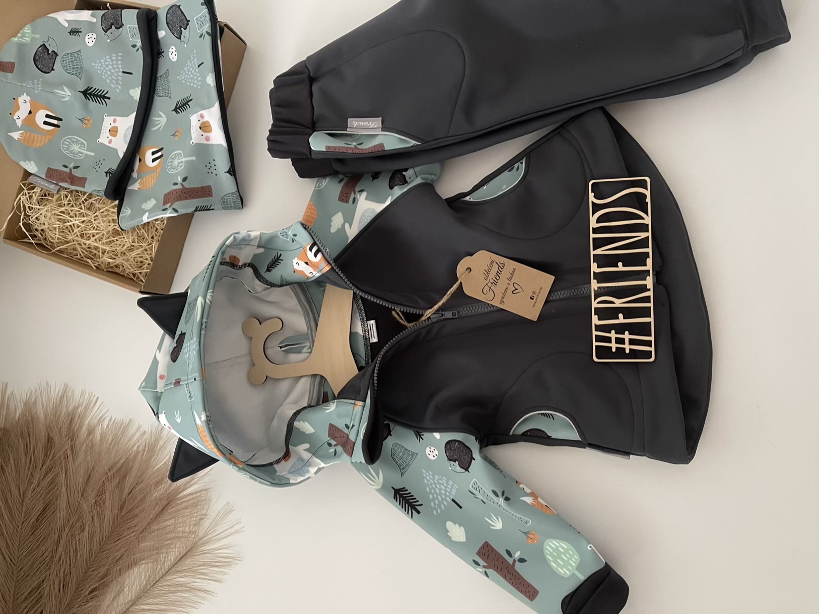 Rostoucí softshellová souprava