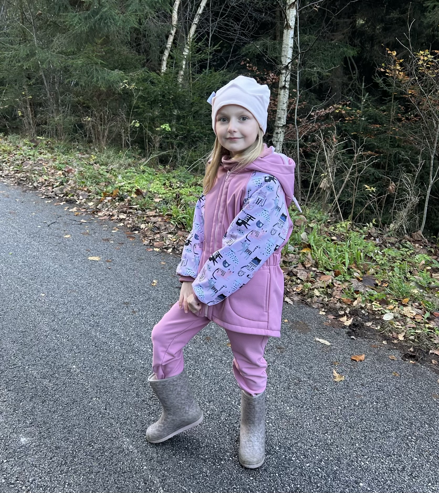 Rostoucí softshellová souprava