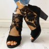 Dámské módní sandály na širokém podpatku s květinovým vzorem