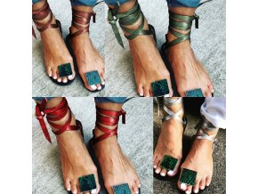 Dámske letné sandále na zaväzovanie s ozdobou medzi palcom