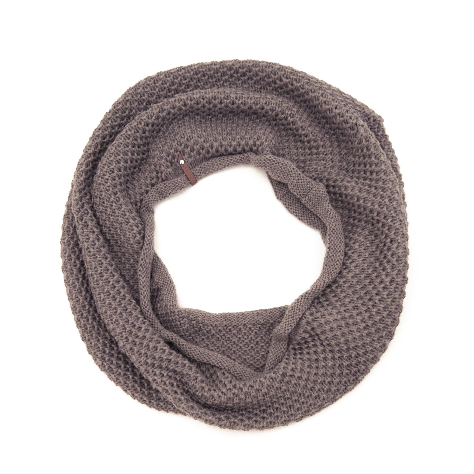 hneda-pletena-sala-komin